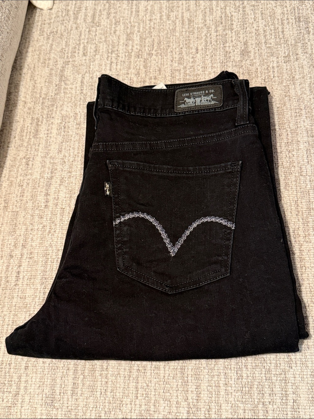 Levi’s Black 512 8 Short BootCut Perfectly Slimming Jeans great condition ♥️